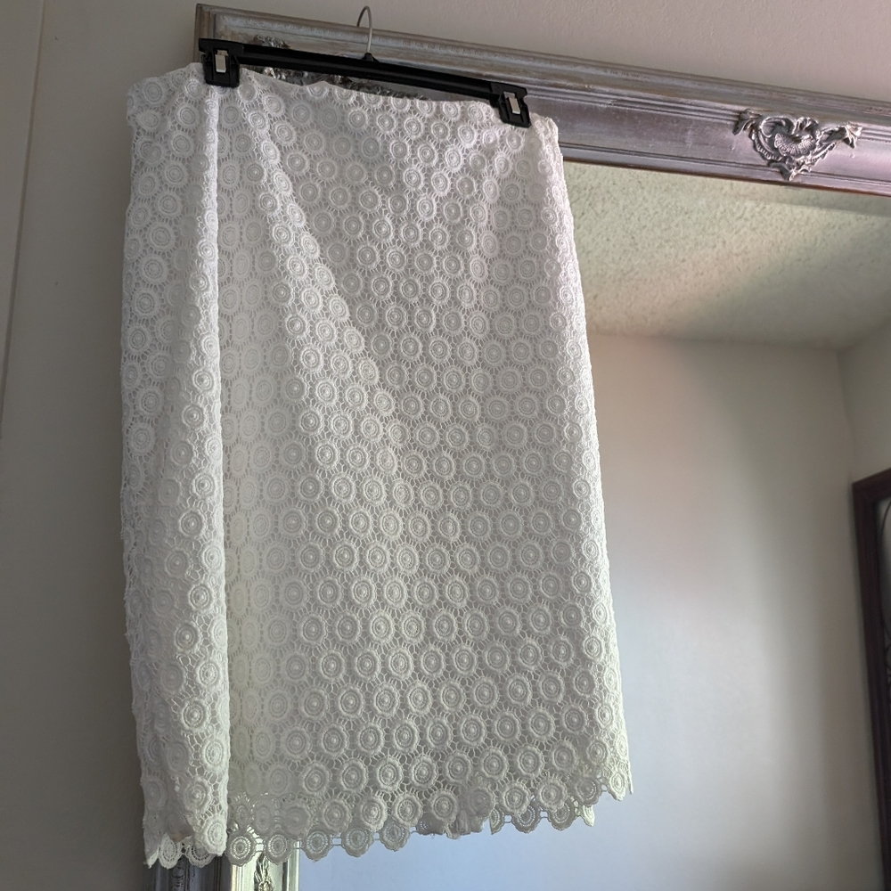 White pencil above knee skirt size 12